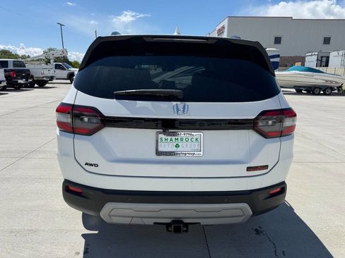 Used 2025 Honda Pilot TrailSport image 5