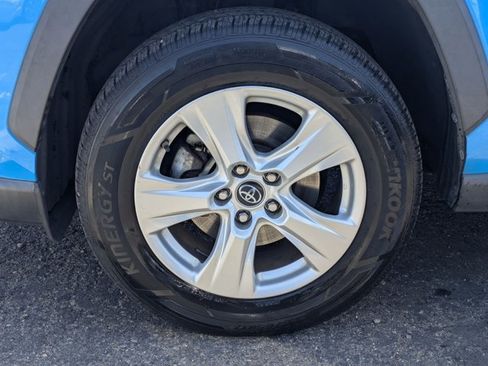 Used 2019 Toyota RAV4 XLE w/ Convenience Package FWD image 24