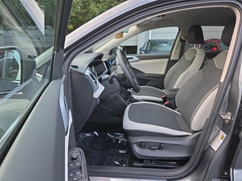 New 2025 Volkswagen Taos SE image 13