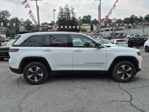 Used 2023 Jeep Grand Cherokee 4WD 4xe image 5