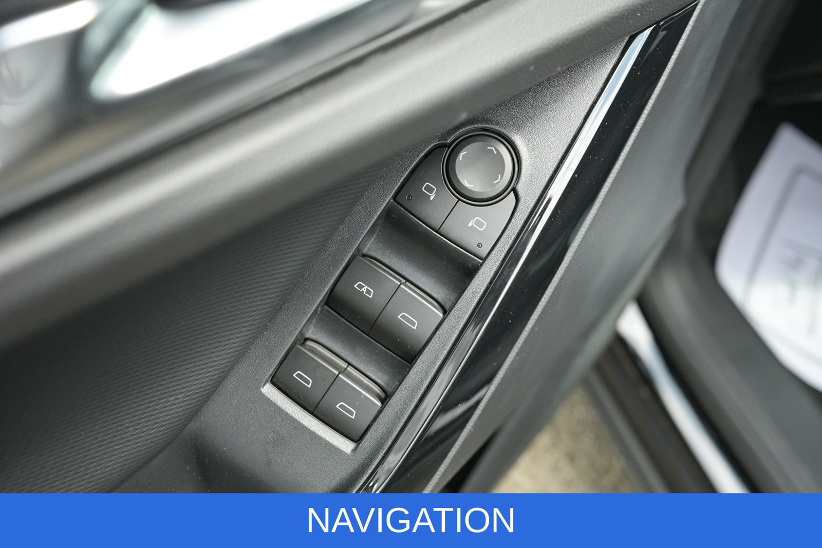 Used 2026 Chevrolet Equinox LT AWD/4WD image 14