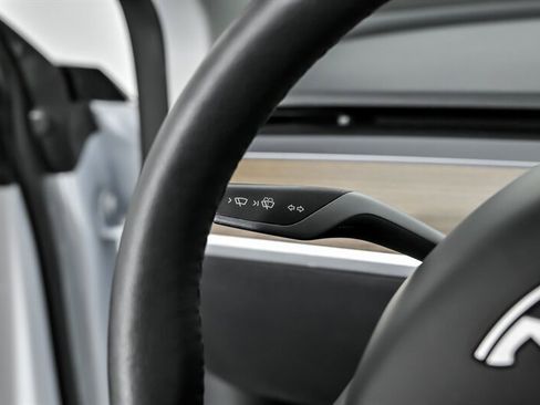 Used 2023 Tesla Model Y Long Range image 24