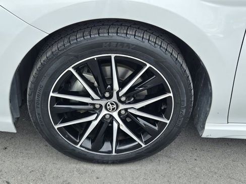 Used 2024 Toyota Camry SE image 12