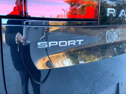 Used 2024 Land Rover Range Rover Sport SE image 9