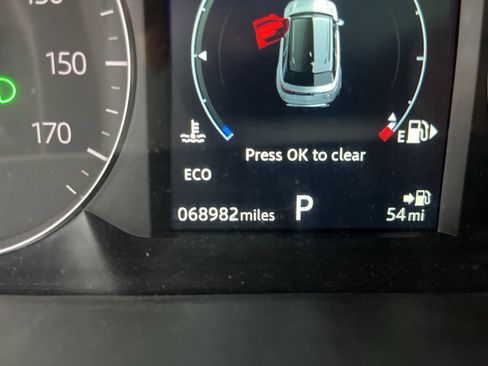 Used 2020 Land Rover Range Rover Velar R-Dynamic S image 9