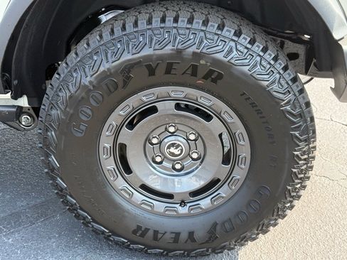 New 2025 Ford Bronco Badlands image 15