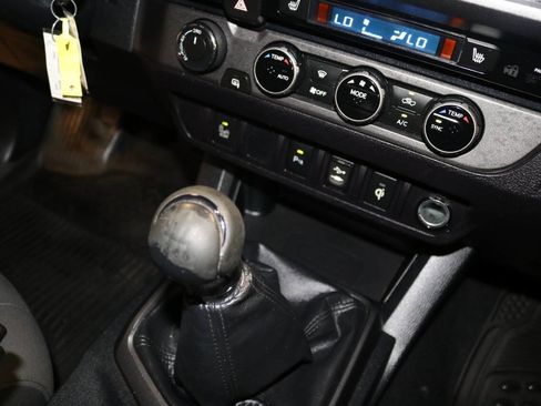 Used 2017 Toyota Tacoma TRD Sport w/ Premium & Technology Package AWD/4WD image 40