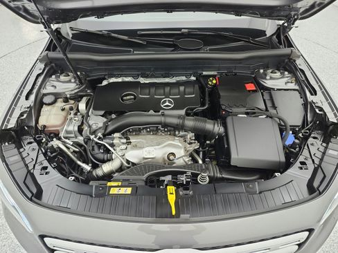 Used 2023 Mercedes-Benz GLB 250 image 16