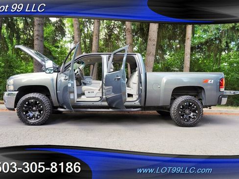 Used 2011 Chevrolet Silverado 2500 LTZ w/ LTZ Plus Package AWD/4WD image 27