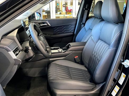 New 2025 Mitsubishi Outlander SEL image 9