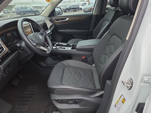 Used 2024 Volkswagen Atlas SE image 5