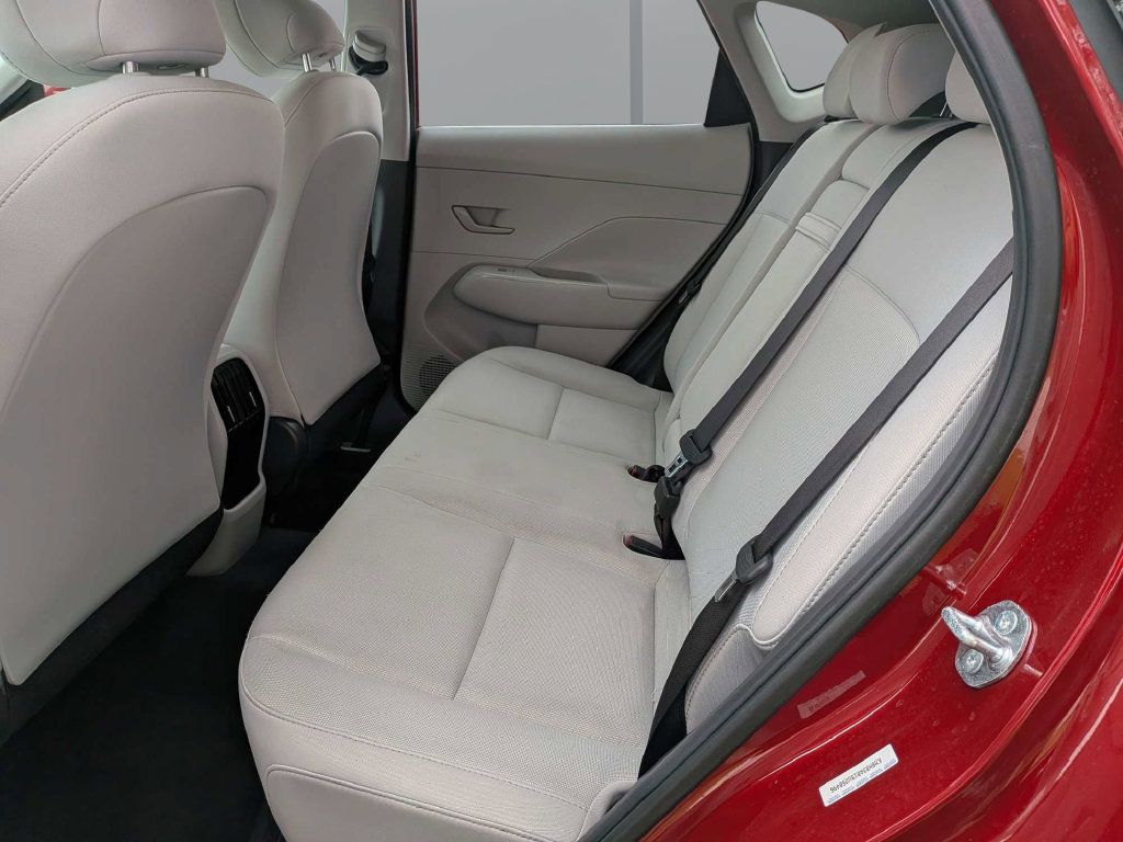 Used 2025 Hyundai Kona SEL FWD image 17