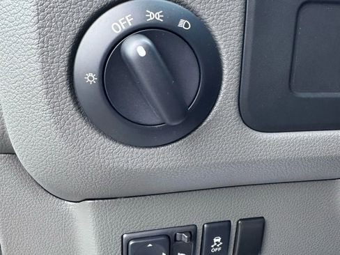 Used 2018 Nissan NV 3500 S image 21