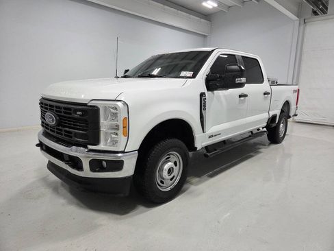 Used 2023 Ford F250 XL w/ FX4 Off-Road Package AWD/4WD image 3