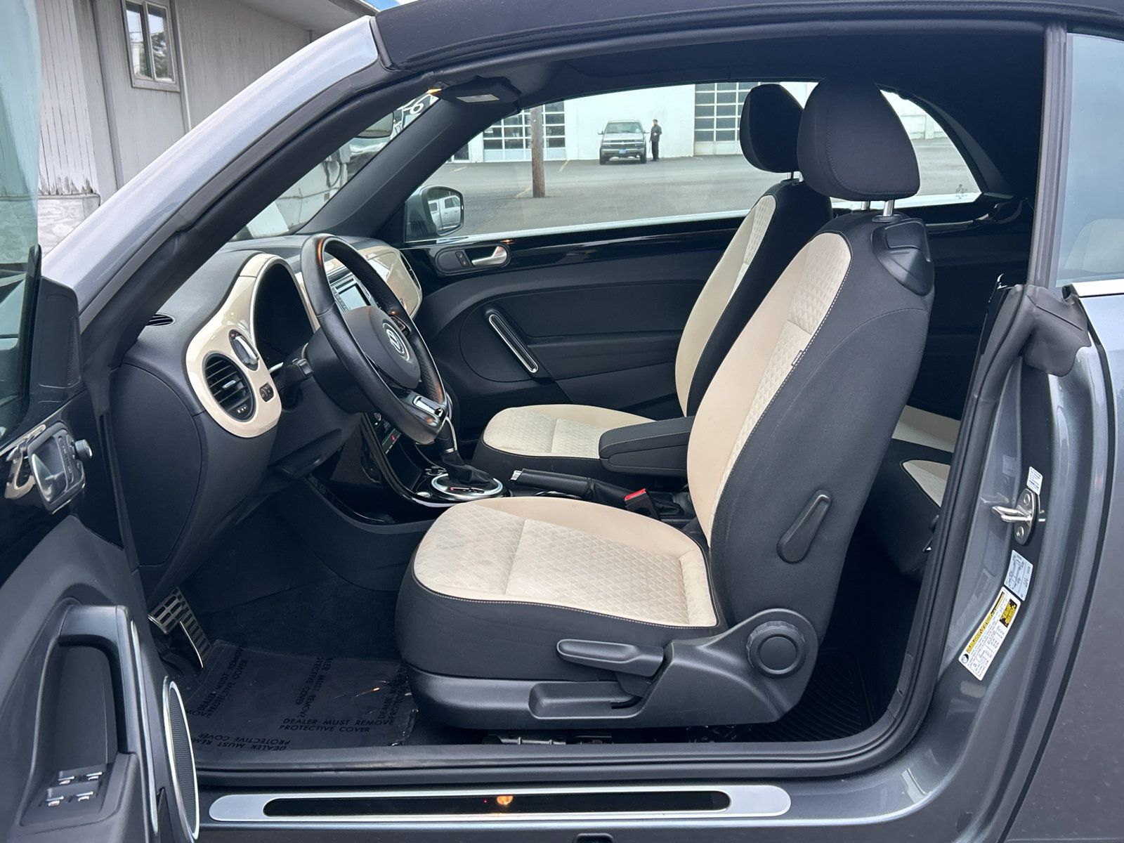 Used 2019 Volkswagen Beetle 2.0T SE FWD image 11