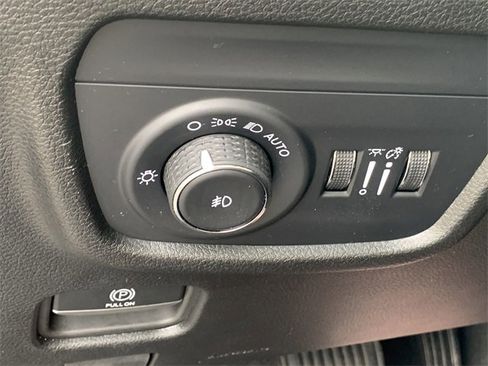 Certified 2025 Jeep Grand Cherokee Limited w/ Black Appearance Package image 32