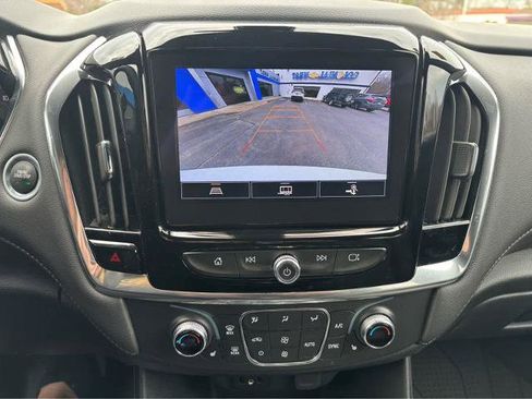 Used 2023 Chevrolet Traverse LT image 24