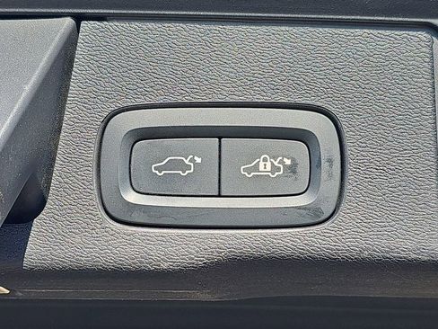 Used 2022 Volvo XC60 B5 Inscription w/ Advanced Package image 16