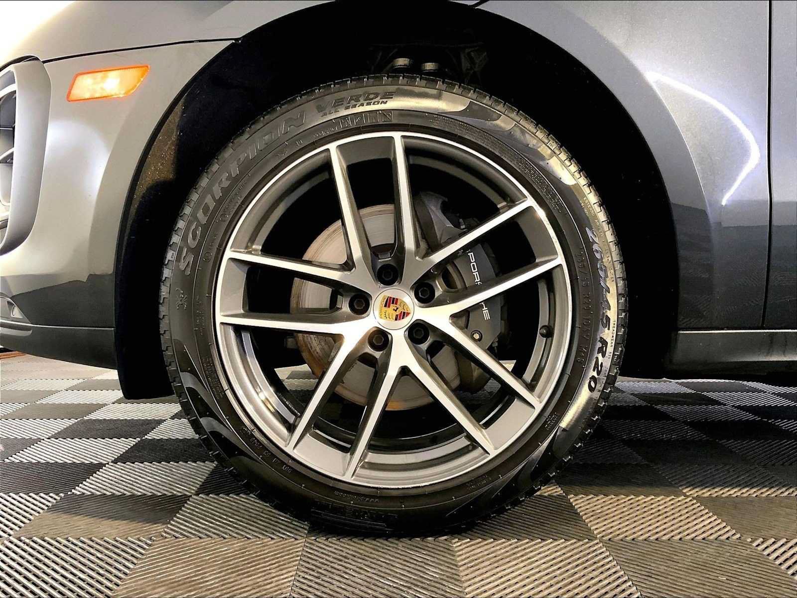 Certified 2024 Porsche Macan AWD/4WD image 11