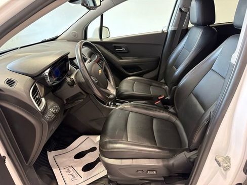 Used 2020 Chevrolet Trax Premier FWD image 13