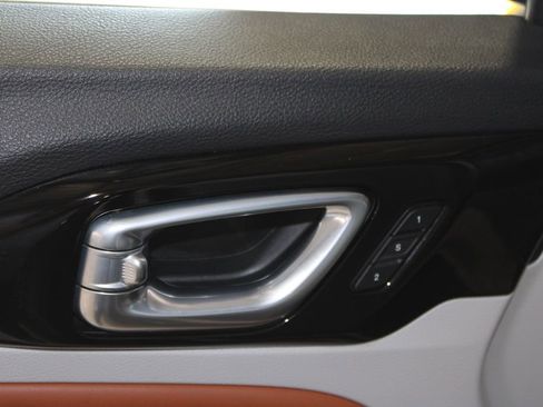 Used 2022 Jeep Compass Limited w/ Elite Group AWD/4WD image 8