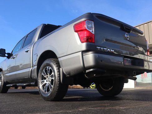 Used 2021 Nissan Titan SV w/ SV Convenience Package image 19