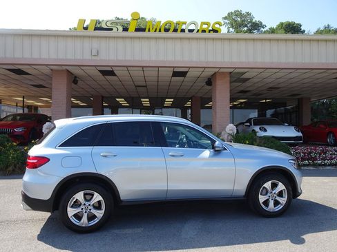 Used 2018 Mercedes-Benz GLC 300 w/ Premium Package image 2