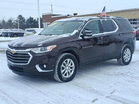 Used 2021 Chevrolet Traverse LT image 1