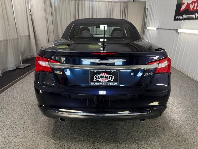 Used 2012 Chrysler 200 Touring FWD image 5