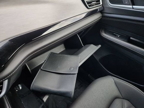 Used 2024 Volkswagen Atlas Cross Sport SE FWD image 46