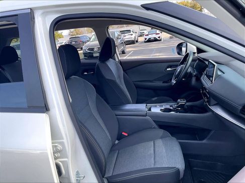 Used 2023 Nissan Rogue SV image 10