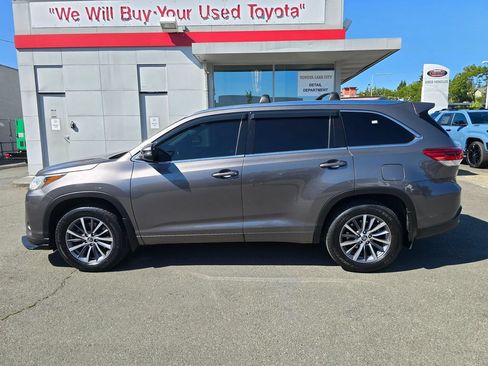 Used 2017 Toyota Highlander XLE AWD/4WD image 4