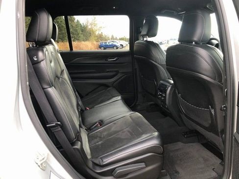 Used 2024 Jeep Grand Cherokee L Laredo image 17