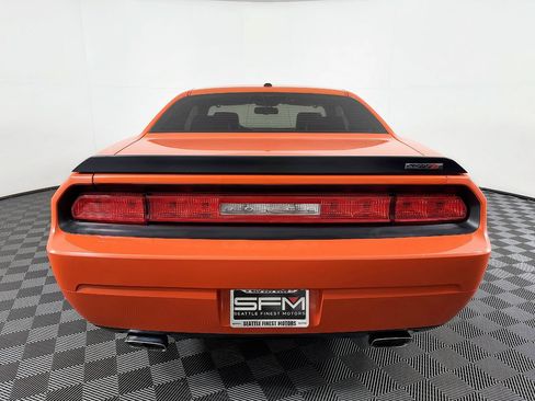Used 2009 Dodge Challenger SRT8 w/ SRT Option Group II RWD image 10