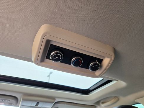 Used 2014 Dodge Journey Crossroad w/ Flexible Seating Group image 31