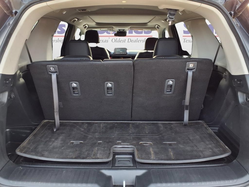 Used 2025 Honda Pilot Touring image 10