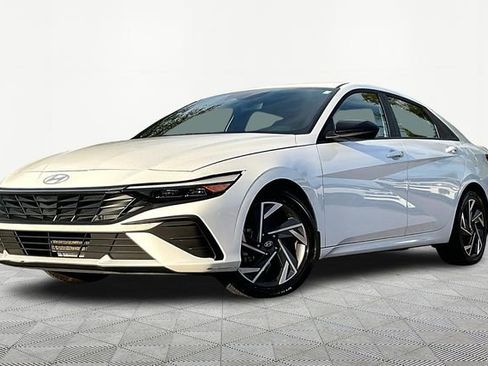 Certified 2025 Hyundai Elantra Sport image 2