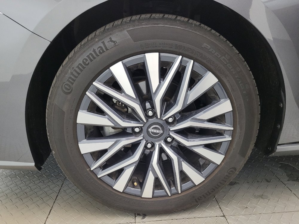 Used 2025 Nissan Altima 2.5 SV FWD image 31