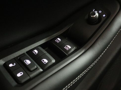 New 2025 Jeep Grand Cherokee L Laredo image 35