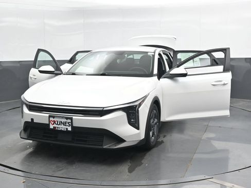 Used 2025 Kia K4 FWD image 48