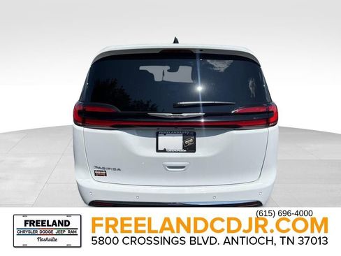 New 2025 Chrysler Pacifica Select image 6