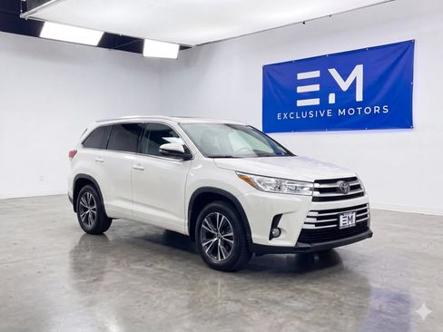 Used 2019 Toyota Highlander XLE AWD/4WD image 1