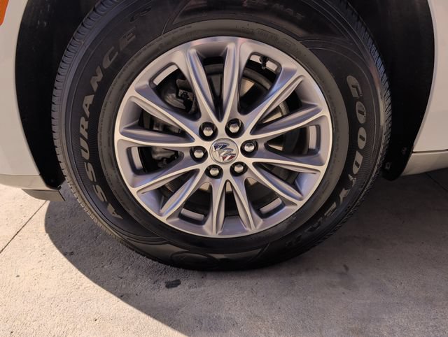 Used 2024 Buick Enclave Essence w/ Technology Package FWD image 24