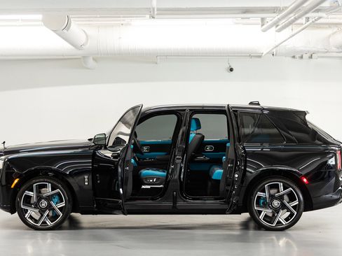 Certified 2025 Rolls-Royce Cullinan Black Badge AWD/4WD image 25