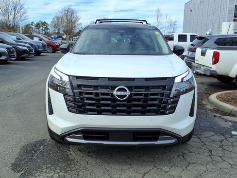 New 2026 Nissan Pathfinder Platinum image 2