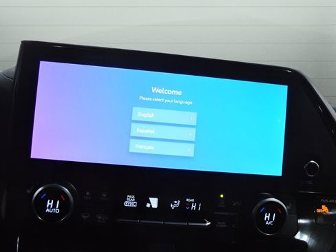 Used 2023 Toyota Highlander Bronze Edition image 26