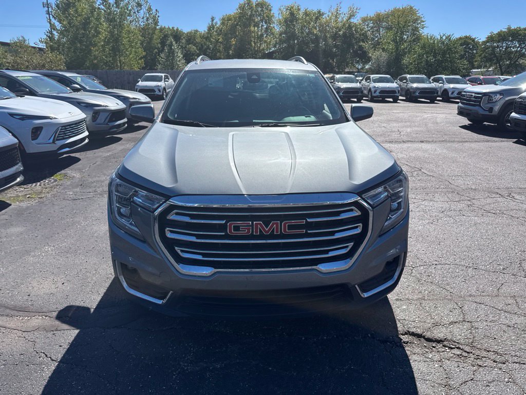 Used 2023 GMC Terrain SLT w/ LPO, Floor Liner Package AWD/4WD image 3