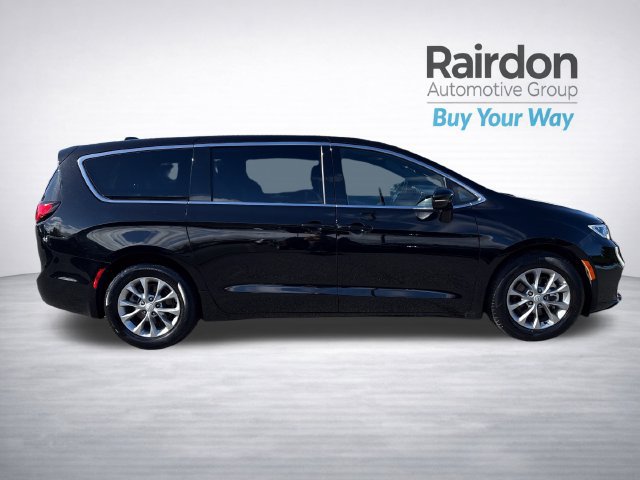 Used 2026 Chrysler Pacifica Limited FWD image 11