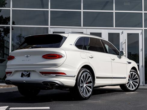 Used 2023 Bentley Bentayga Extended Wheelbase image 23