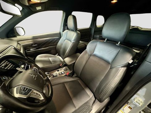 Used 2022 Mitsubishi Outlander LE image 18